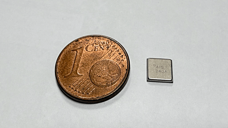 SpectroMic chip alongside 1 euro cent